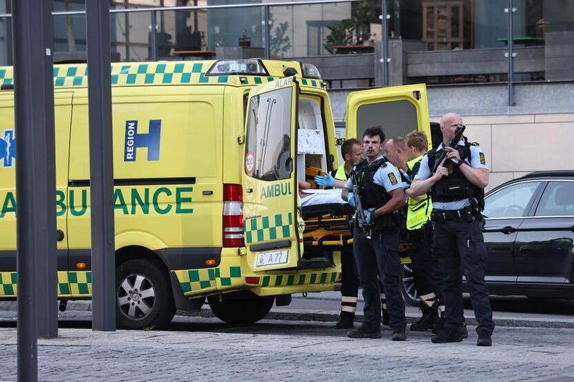 Danimarka'da bir alışveriş merkezine silahlı saldırı! Çok sayıda kişi hayatını kaybetti!