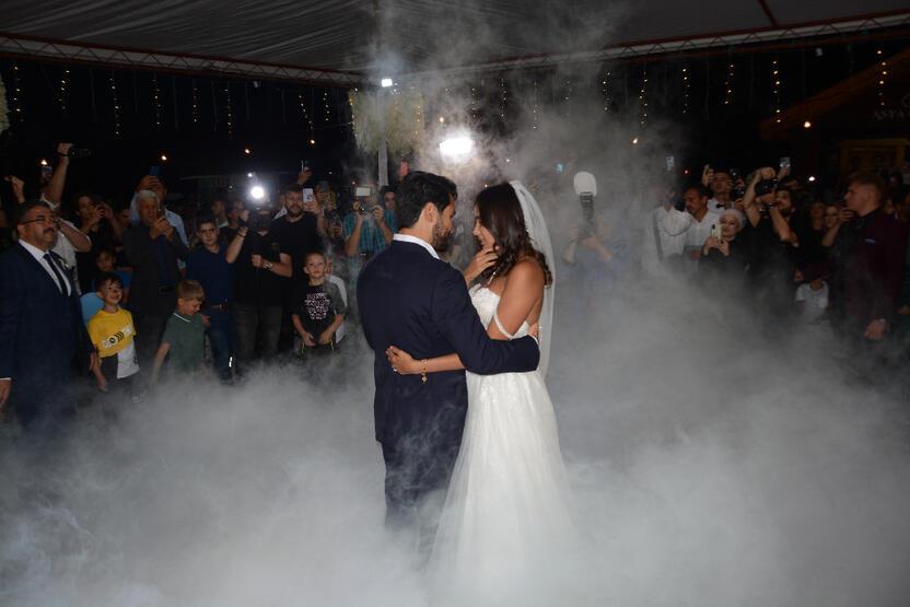 İlkay Gündoğan ile Sara Arfaoui Balıkesir'de evlendi