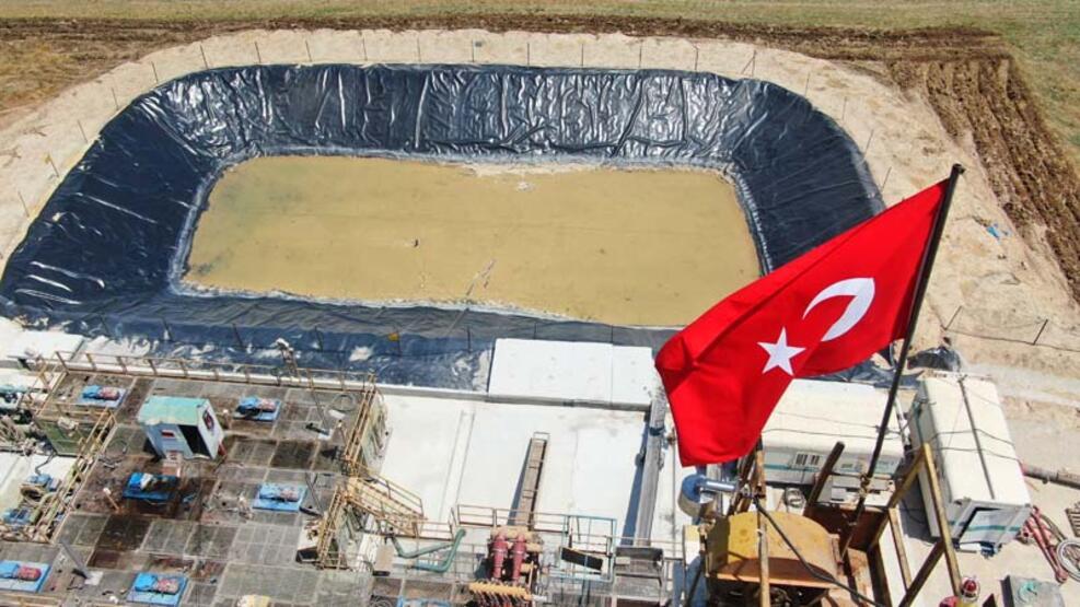 Adana'da 358 metrede petrol bulundu! Bakan Dönmez yerinde inceledi: Bu bir rekor 