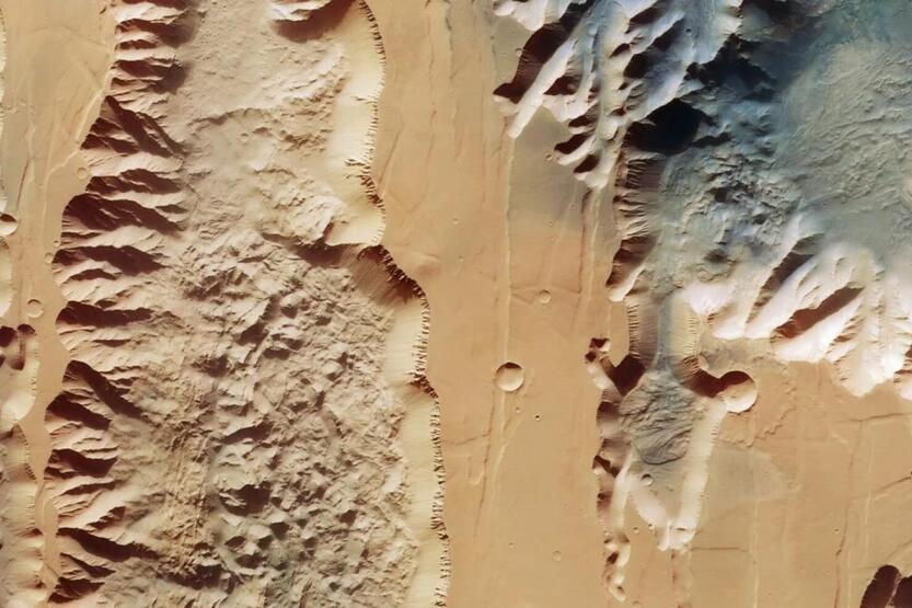Güneş Sistemi'ndeki en büyük kanyon görüntülendi