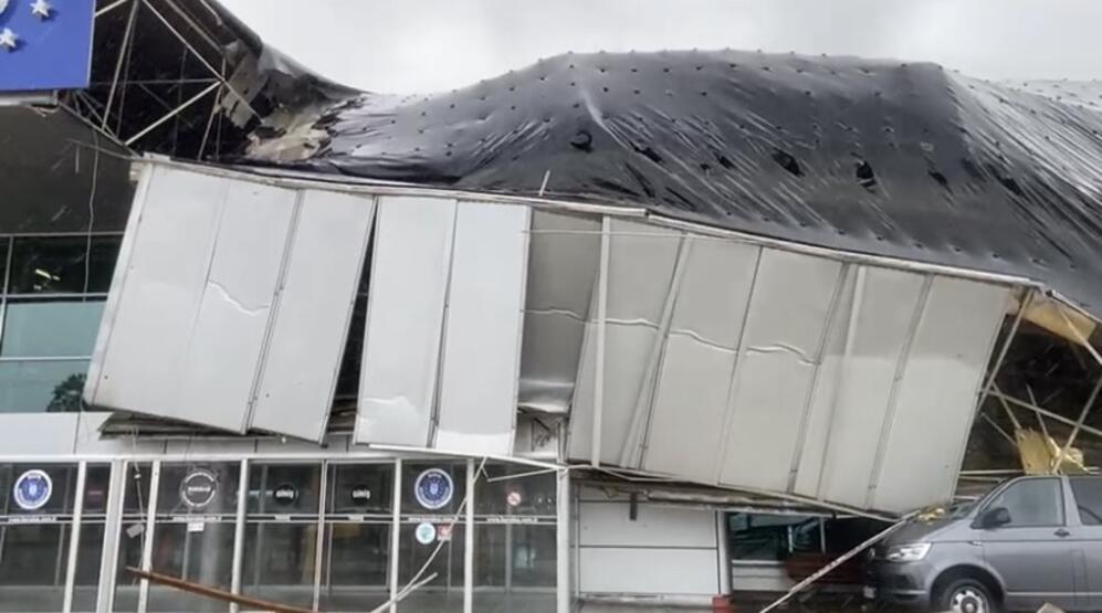 Bursa'da korku dolu anlar! Yıldırım otobüs terminaline düştü: Çatı çöktü... 