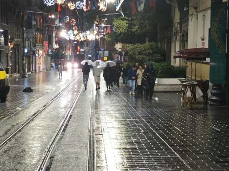 İstanbul yeni güne yağmurla başladı 