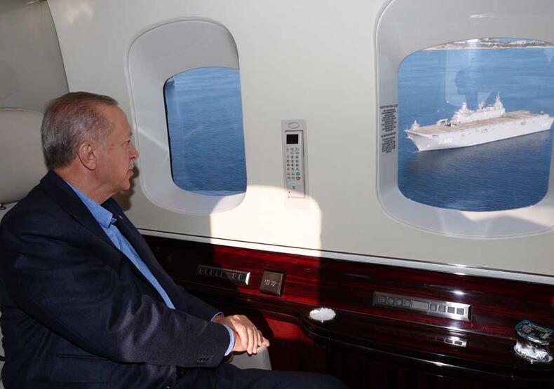 Cumhurbaşkanı Erdoğan TCG Anadolu Gemisi'ni havadan inceledi