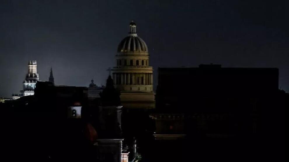 Küba karanlığa gömüldü, ABD panikte! Ian Kasırgası bugün vuracak