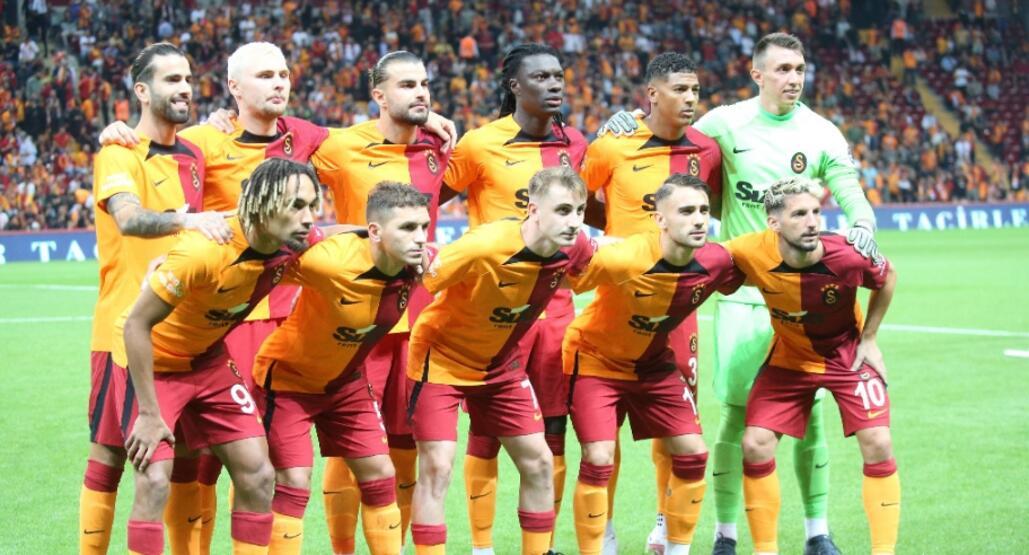 Galatasaray'da 4 futbolcuyla görüşmelere başlandı