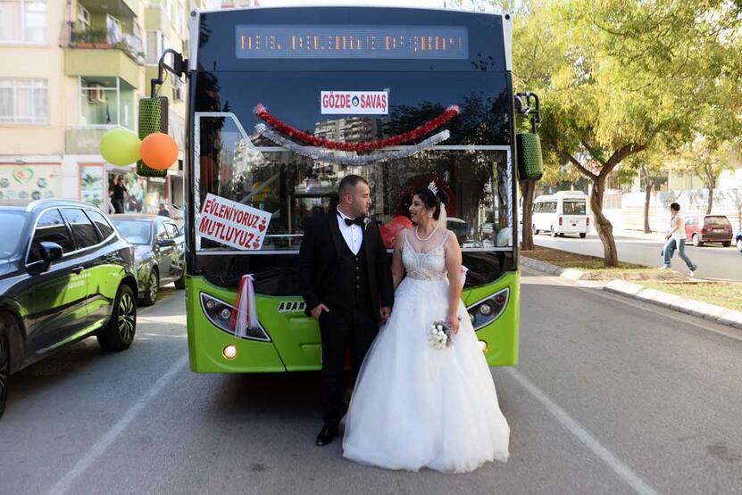 Belediye otobüsü şoförü çiftten ilginç evlilik: Belediye otobüsünü düğün arabası yaptılar