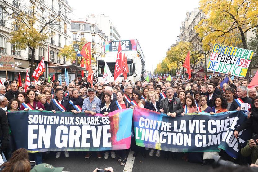 Fransa'da grev dalgası yayılıyor: Kamu çalışanları da iş bıraktı - Son  Dakika Dünya Haberleri
