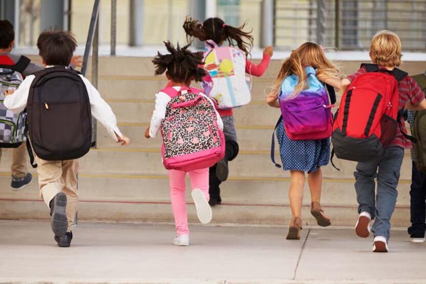 Ağır okul çantaları bel ve omuz ağrılarını tetikliyor! İdeal okul çantası nasıl olmalı?