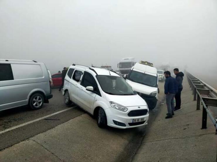 Bursa'da 22 aracın karıştığı 'sis' kazalarında 6 kişi yaralandı  