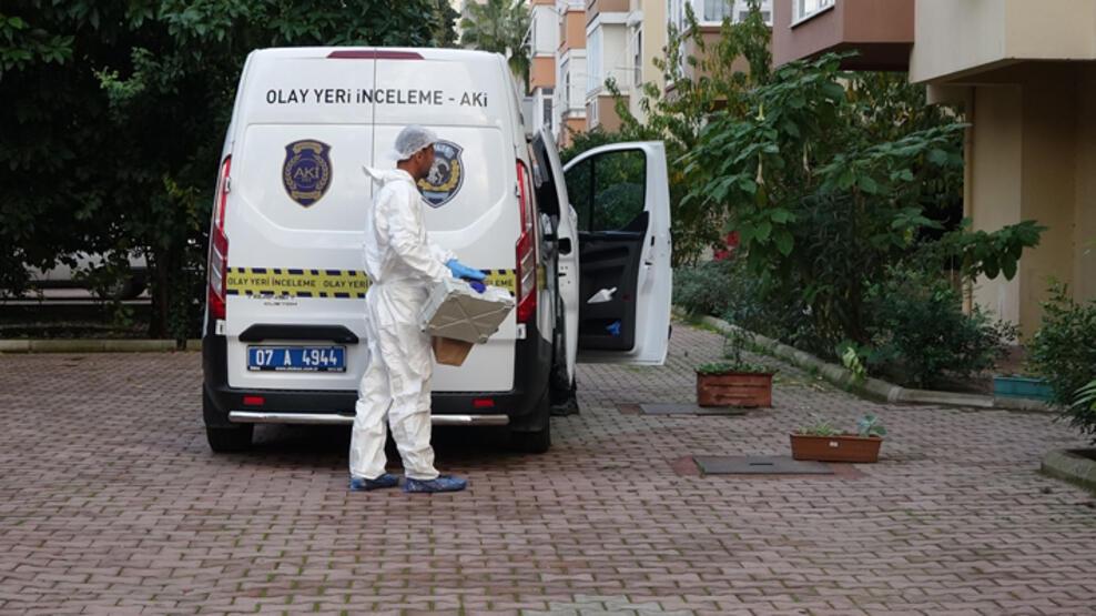 Antalya'da kan donduran cinayet: Annesini boğazından bıçaklayarak öldürdü