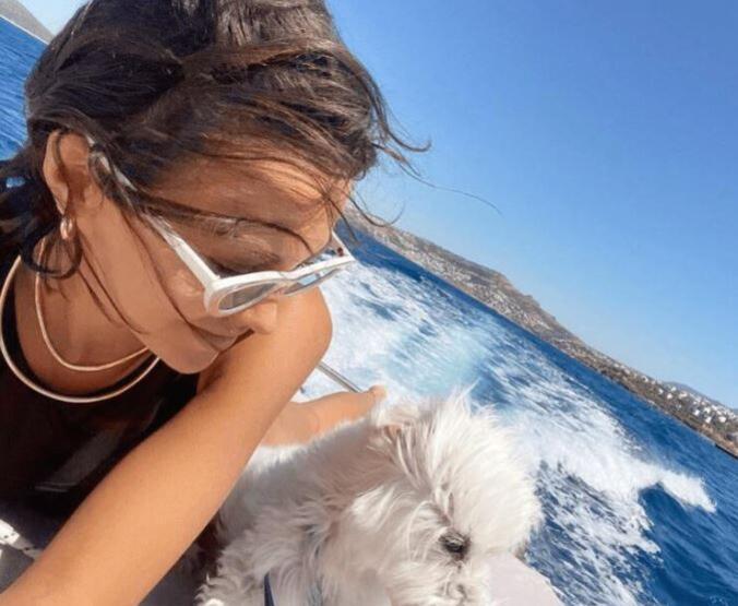 Tuvana Türkay, köpeğinin peşinden denize atladı
