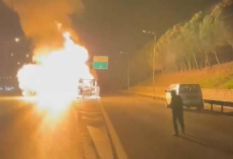 TEM Otoyolu'nda İETT otobüsü alev alev yandı  