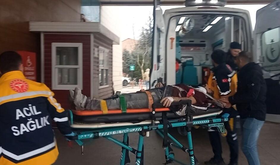Bursa'da inanılmaz olay...3.kattan ağabeyinin üzerine düştü: 2 yaralı