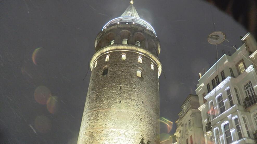 Galata Kulesi'nin korkulukları fırtınada hasar gördü