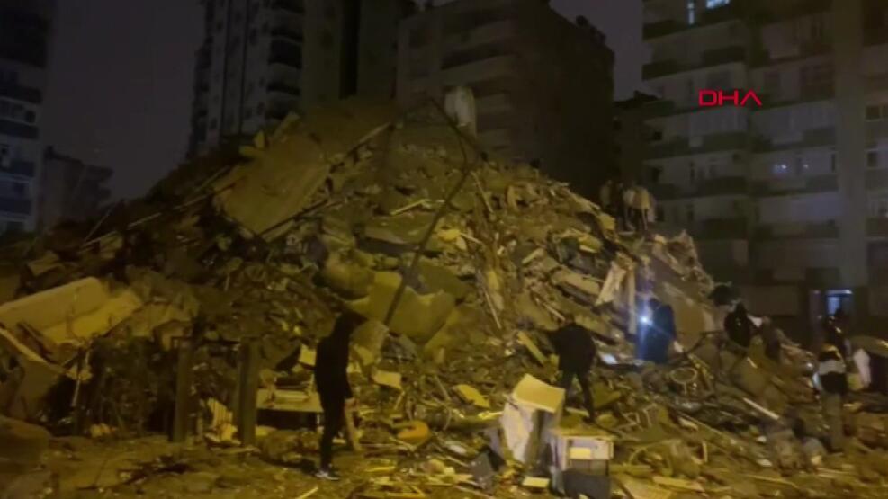SON DAKİKA: Türkiye'nin yarısı depremi hissetti! İşte deprem bölgesinden ilk kareler...