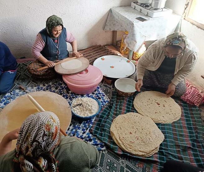 Ev hanımlarından depremzedelere imece usulü yardım eli