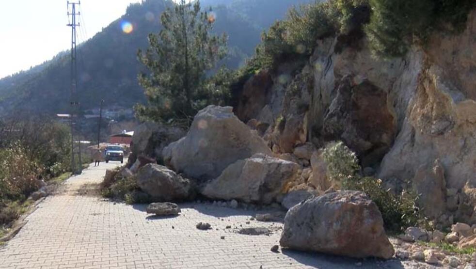 Deprem kayaları yuvarladı: Köydeki 49 kişi hayatını kaybetti