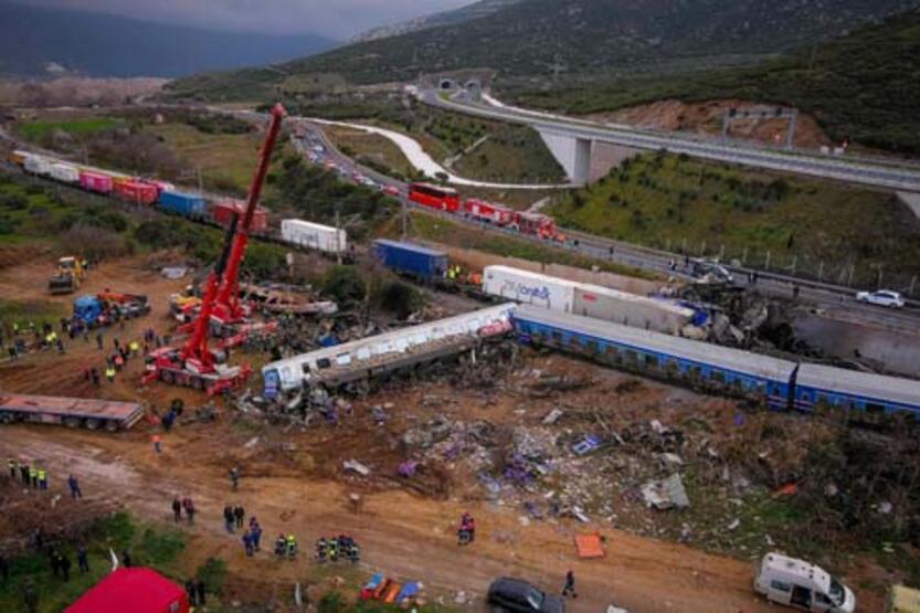 Yunanistan'da tren faciası: Miçotakis kazanın nedenini açıkladı
