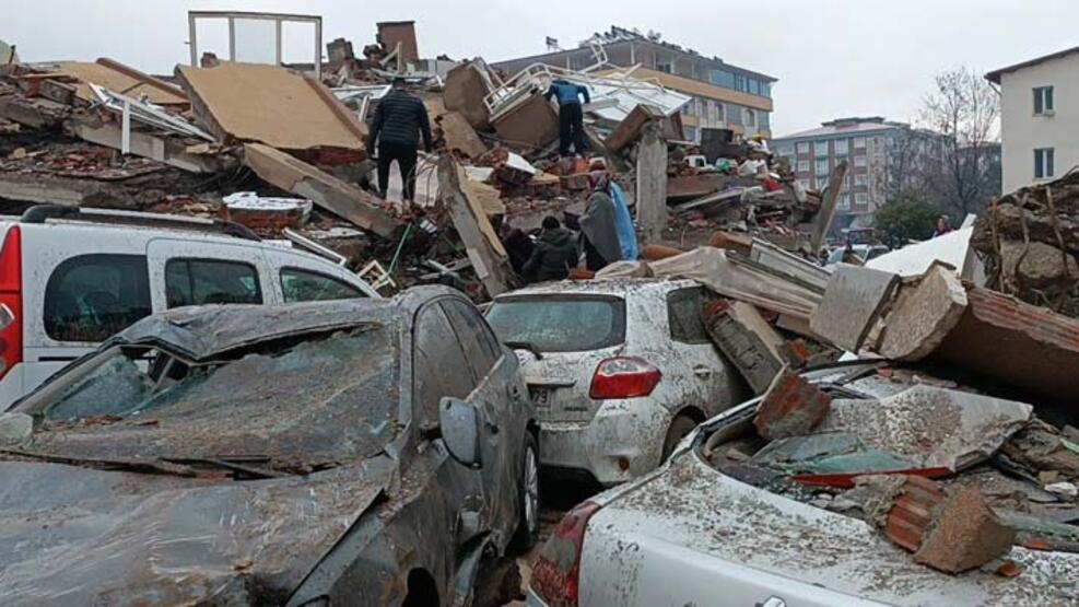 Depremde binlercesi zarar gördü: Hırsızların gözü o araçlarda!
