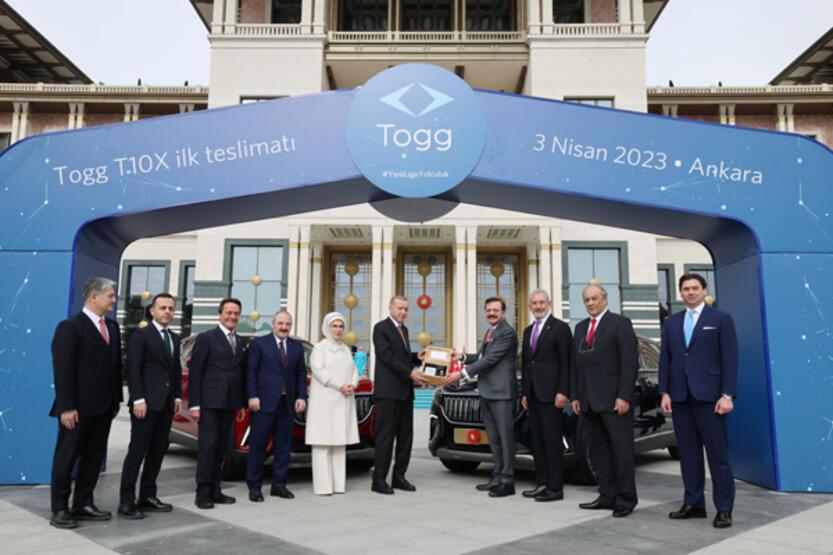Togg'un ilk teslimat: İlk Togg Erdoğan ailesine teslim edildi