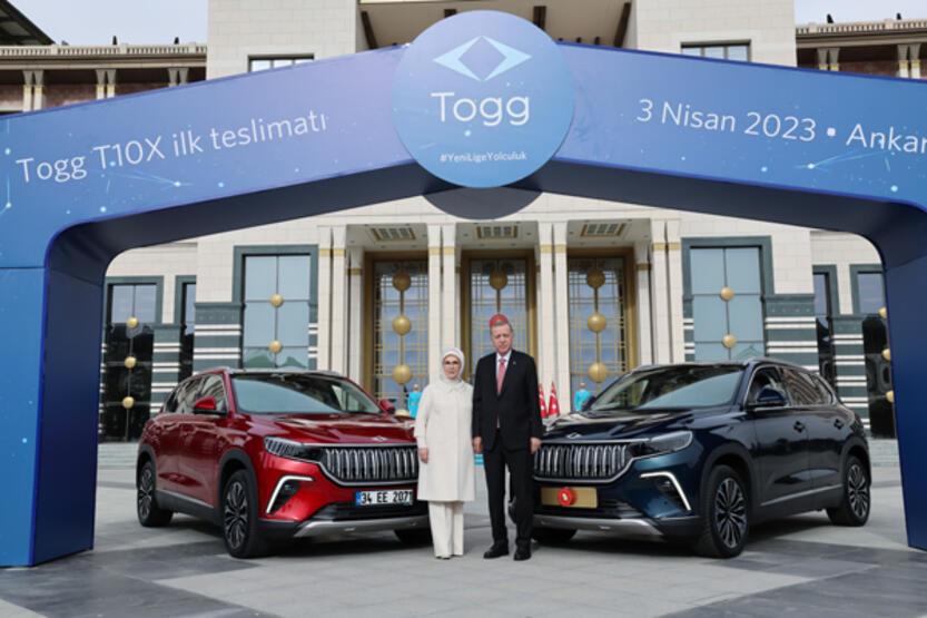 Togg'un ilk teslimat: İlk Togg Erdoğan ailesine teslim edildi