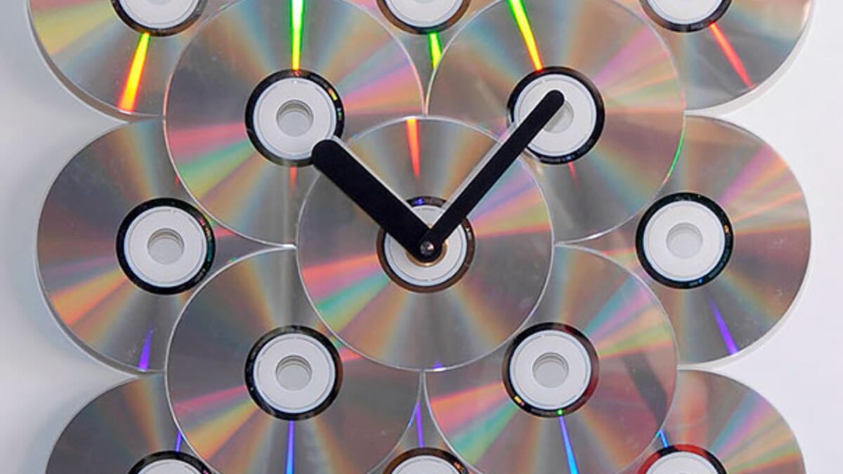 Сделано из компакт дисков. CD диски в интерьере. Декор из дисков на стену. Панно из компакт дисков. Стена из дисков.
