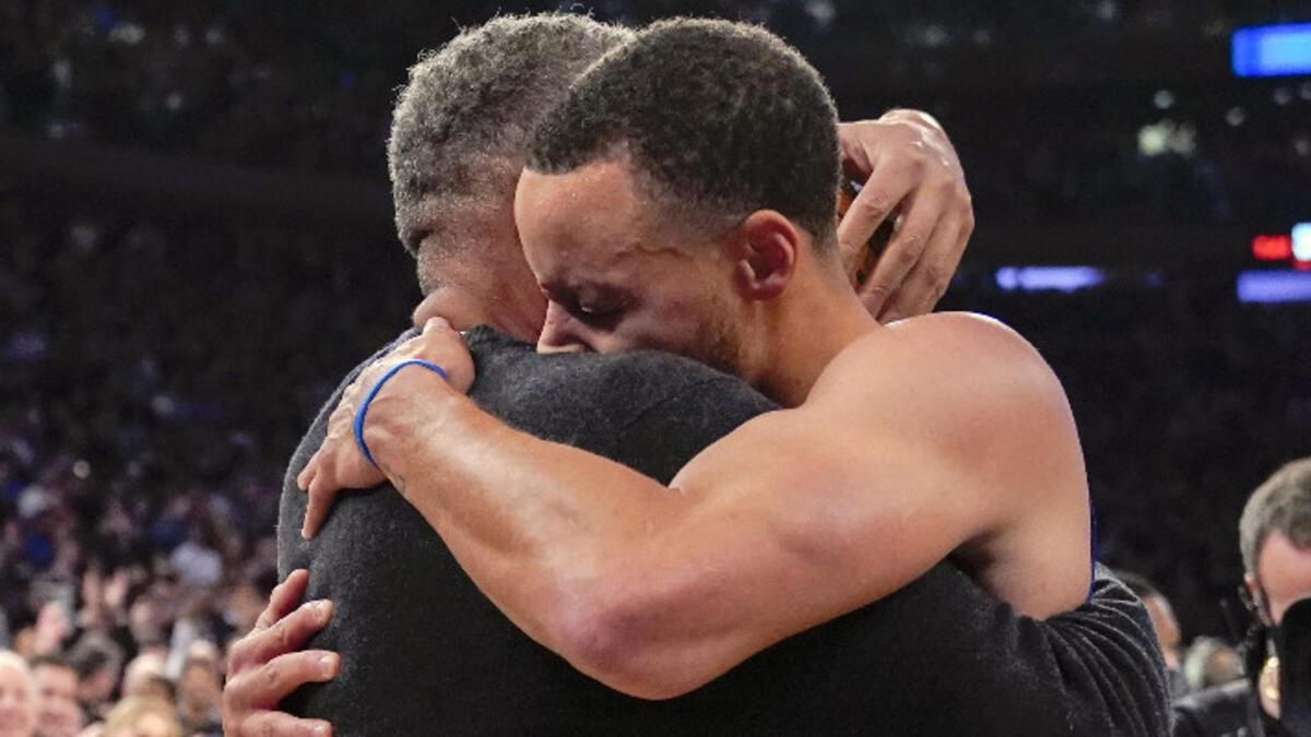 Son dakika... Stephen Curry NBA tarihine geçti!