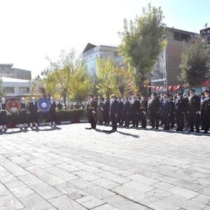 Vanda Atatürk Anıtına çelenk konuldu