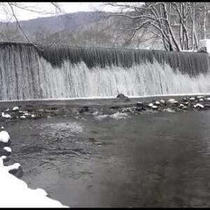 Donan baraj göleti kartpostallık görüntü oluşturdu