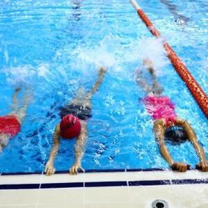Astım tanısı konmuş çocuklar için özel yüzme kursu