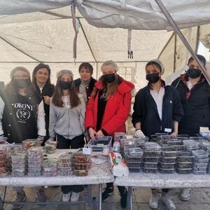 Kırşehir’de öğrenciler, depremzedeler için kermes düzenledi