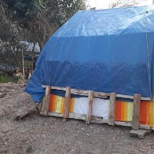 Çadırda yaşayan aileye konteyner ev yardımı