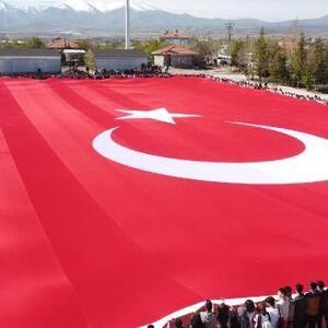 Ihlara Vadisinde 2023 genç Türk bayrağı açtı