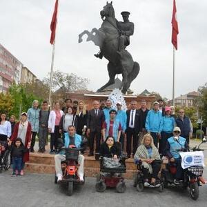 Kırşehir’de engelliler, farkındalık yürüyüşü gerçekleştirdi