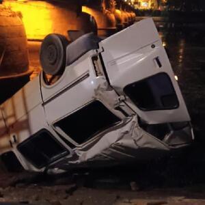 Nevşehirde hafif ticari araç Kızılırmak Nehrine düştü: 1 yaralı
