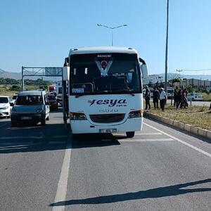 İki servis otobüsü çarpıştı : 12 yaralı