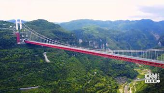Çin'deki bu köprü bulutların üstünde
