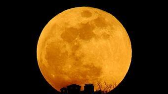 Bu gece gerçekleşiyor! Dünya 'Süper Çiçek Kanlı Ay' tutulmasına tanıklık edecek