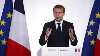 Macron, Fransız bayrağının rengini değiştirdi