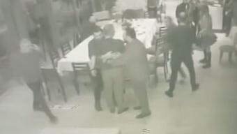 Görüntüler ortaya çıktı: Cengiz Kurtoğlu'ndan bıçaklı saldırı 