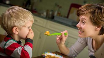 Çocuklara yaptırılan bilinçsiz diyetlere dikkat