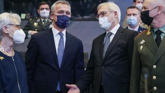 Brüksel’de gergin anlar fotoğraflara yansıdı… Rusya-NATO görüşmesi sonra erdi!