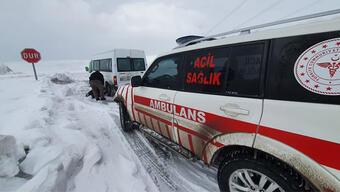 Van'da donma tehlikesi geçiren 8 kişi kurtarıldı