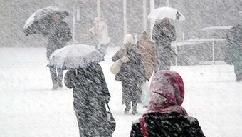 Soğuk havalarda kalbi korumanın yolları: Sert rüzgara karşı yürümeyin, karda kalan arabayı itmeyin!