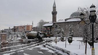 Doğu'da kar esareti; 1373 köy yolu kapandı