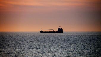 İran, denizde mahsur kalan BAE mürettebatını kurtarmak için gemi gönderdi