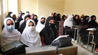 Taliban'dan kız öğrencilere engel