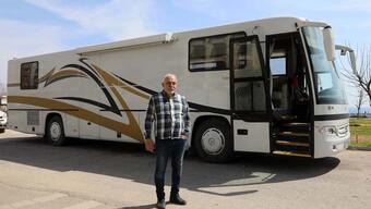 Karavana çevirdiği yolcu otobüsüyle Türkiye turuna çıktı! 'Artık eve gitmiyorum'