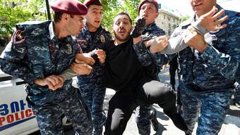 Ermenistan karıştı: 286 gözaltı