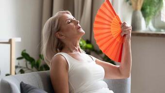 Menopozda hormon tedavisinin faydaları ve riskleri